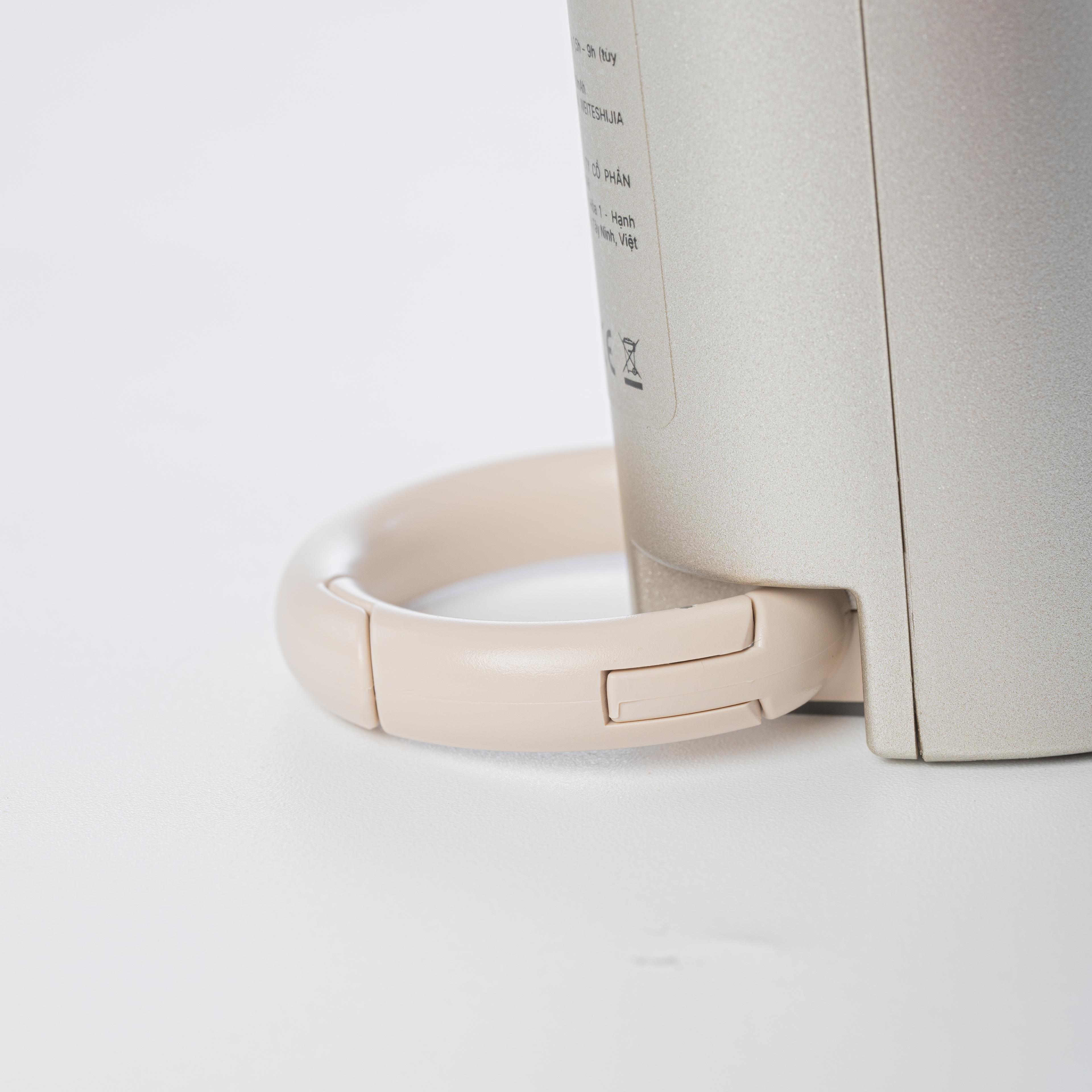 Quạt sạc cầm tay, màu vàng đồng, có sò lạnh